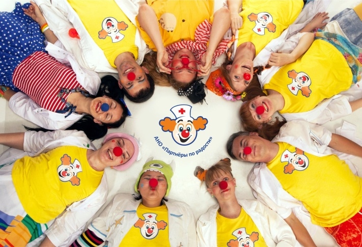 Благотворительность, Томские новости, больничные клоуны партнеры по радости Шимина школа клоунов благотворительность На этой неделе в Томске стартует региональная школа по больничной клоунаде