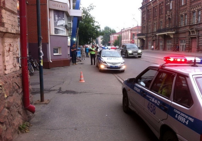 Происшествия, Томские новости, Иномарка сбила велосипедиста на тротуаре в центре Томска Иномарка сбила велосипедиста на тротуаре в центре Томска