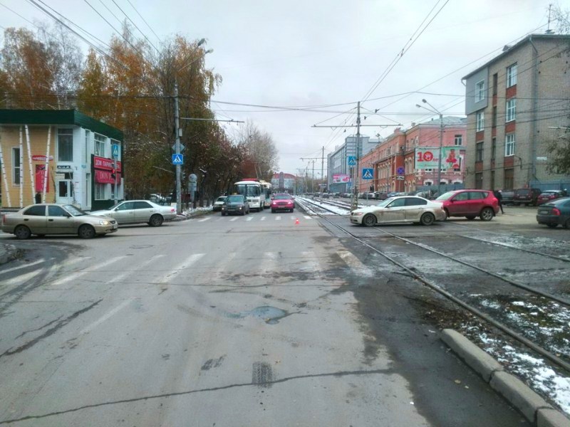 Происшествия, Томские новости, Два человека пострадали при столкновении Mitsubishi и Toyota в Томске Два человека пострадали при столкновении Mitsubishi и Toyota в Томске