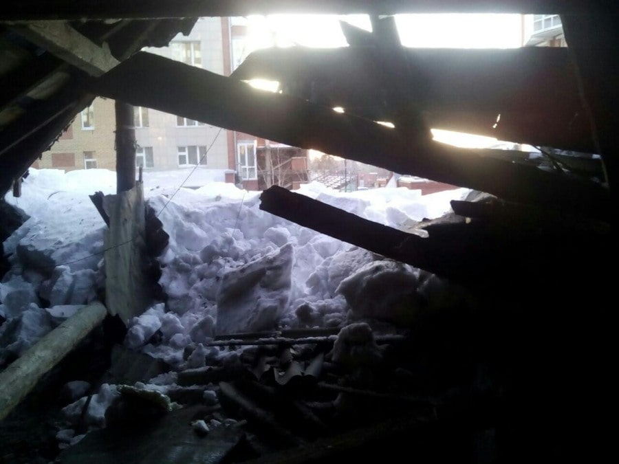 Происшествия, Томские новости, обрушение проезд Белинского упала крыша В Томске частично обрушилась кровля жилого дома (ФОТО)