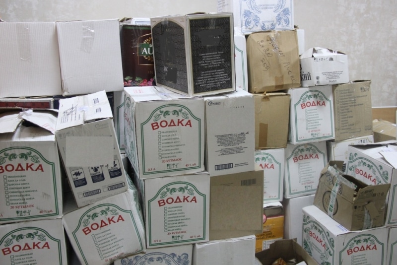 Предприятие, Томские новости, алкоголь продавали без лицензии уничтожение продуктов Томские полицейские передали на уничтожение более 2 тыс. литров алкоголя