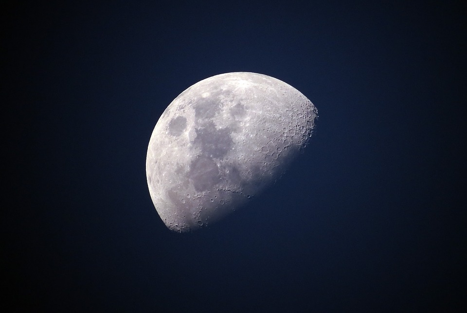 Образование и наука, Томские новости, образование наука ТПУ ТГАСУ луна базы наноспутник Ученые предложили строить лунные базы, используя опыт по созданию томского наноспутника