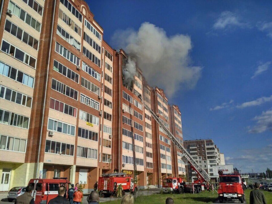 Происшествия, Томские новости, пожар спасли ребенка эвакуировали людей загорелся дом Пожарные спасли ребенка и эвакуировали 36 человек из горящего дома в Северске