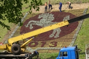 Зелень в городе, Томские новости, В Томске демонтировали цветочный герб и начали высаживать тюльпаны В Томске демонтировали цветочный герб и начали высаживать тюльпаны