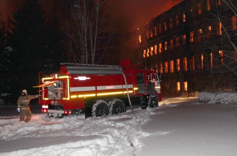 Томские новости, Пожарные по-прежнему ведут работы на месте возгорания в ТВМИ Пожарные по-прежнему ведут работы на месте возгорания в ТВМИ