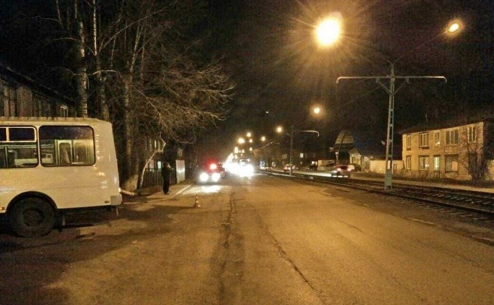 Происшествия, Томские новости, В Томске пожилая женщина выпала из маршрутки В Томске пожилая женщина выпала из маршрутки