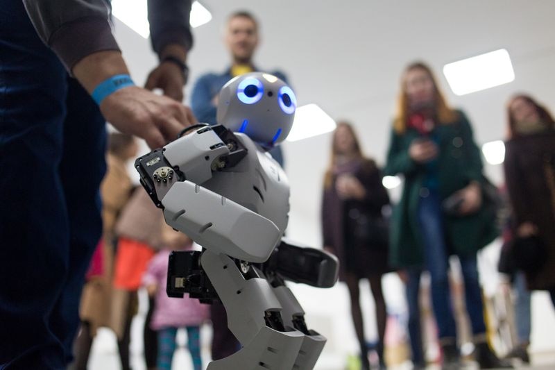 Образование и наука, Томские новости, чип микросхемы электроника робот робототехника тусур Томские ученые создали обучающего робота на основе отечественных микроконтроллеров