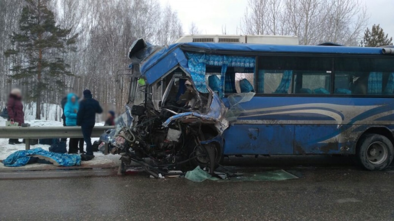Происшествия, Томские новости, авария ДТП столкнулись сводка происшествий смертельное Грузовик и автобус столкнулись в Томской области, два человека погибли, 11 пострадали (ФОТО)