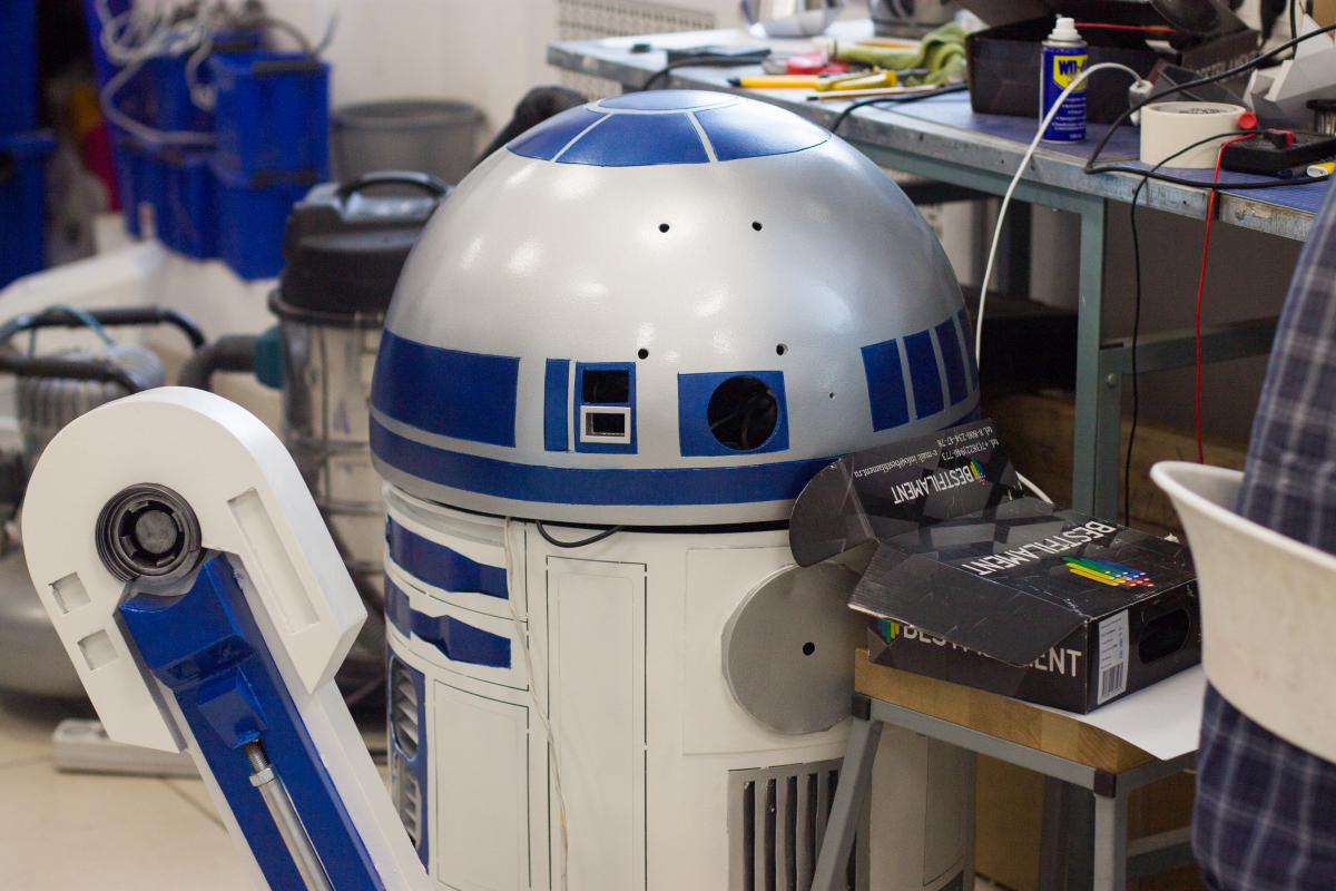 Дизайн, Креативные индустрии, звездные войны дроид R2-D2 своими руками как сделать томск волобуев муравьев DIY Пиу-пиу-пиу! Как томичи осваивают технологии «Звездных войн»