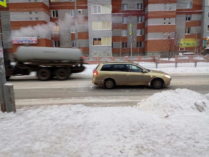 Происшествия, Томские новости, авария ДТП попал под колеса ребенка перевеозили снегокат В Томске ребенок на «снегокате» попал под колеса иномарки