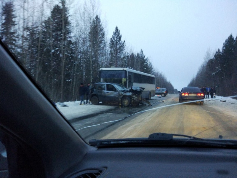 Происшествия, Томские новости, авария ДТП столкнулись тройное Водитель «Нивы» пострадал в тройном ДТП на трассе в Томской области