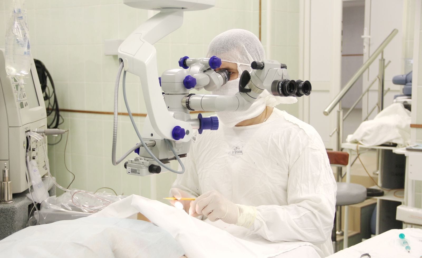 Здравоохранение в Томске и области, Томские новости, травма пострадали происшествия операция на глаза разрыв лечение В Томске хирурги вернули зрение пациенту с разрывом сетчатки
