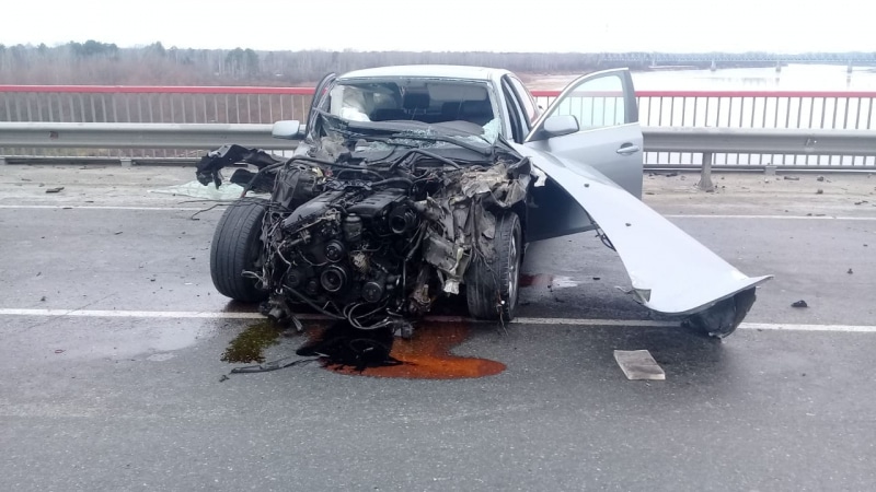 Происшествия, Томские новости, ДТП авария врезались столкнулись пострадали сводка происшествий В Томской области BMW въехал в металлическое ограждение
