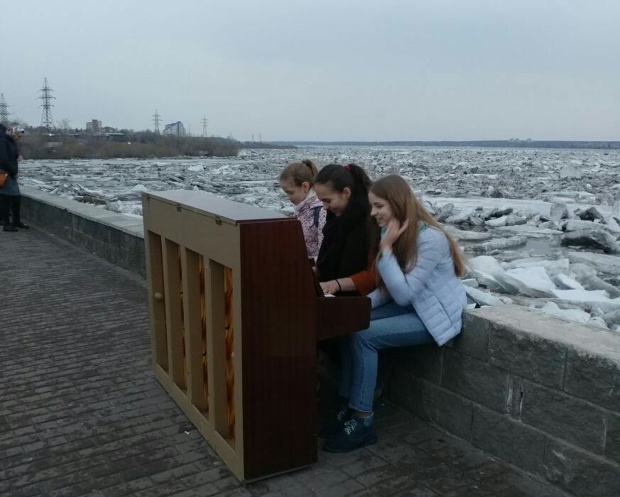 Город, Томские новости, набережная уличное пианино В Томске вновь появилось уличное пианино