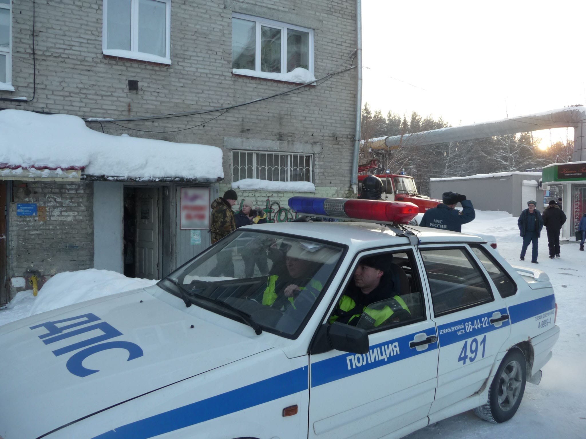 Происшествия, Томские новости, пожар эвакуация вывели детей людей сводка происшествий Томские полицейские вывели детей из горящего дома